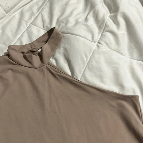 Abercrombie and Fitch asymmetrical tan bodysuit size XL - Picture 2 of 5